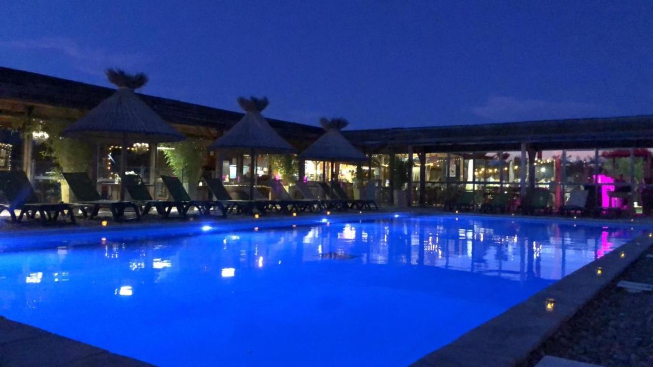 Lodges En Provence - Ecogites & Restaurant Insolites Richerenches Екстериор снимка